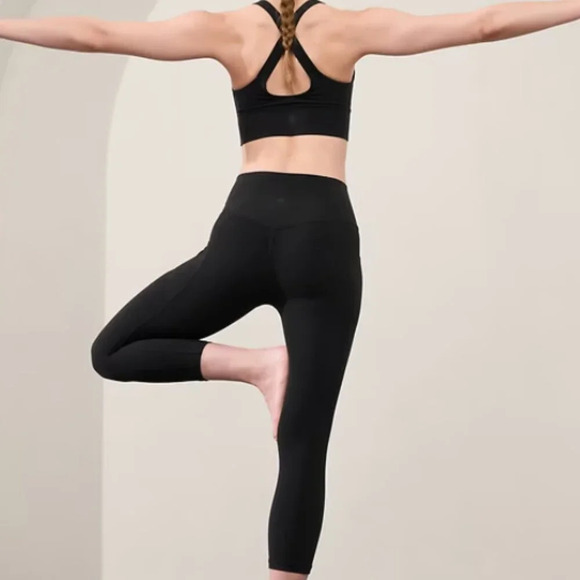 ATHLETA Salutation Stash High Rise Capri in black size XS - Picture 2 of 9